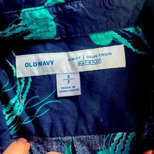 Men’s small jelly fish short sleeved shirt! Super cute!!